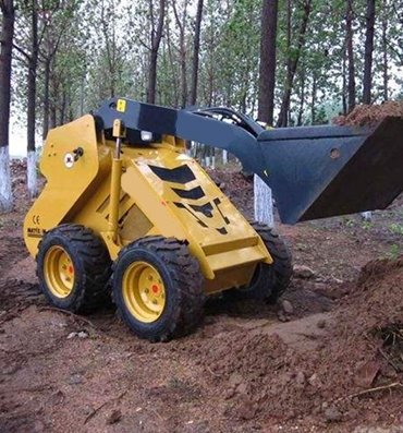 HIXEN WHEELED compact skid steer loader for loading